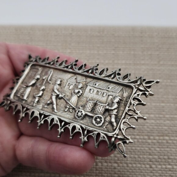 Sterling Silver Large Old Town Village Scene Pin Brooch B369 - Picture 3 of 7